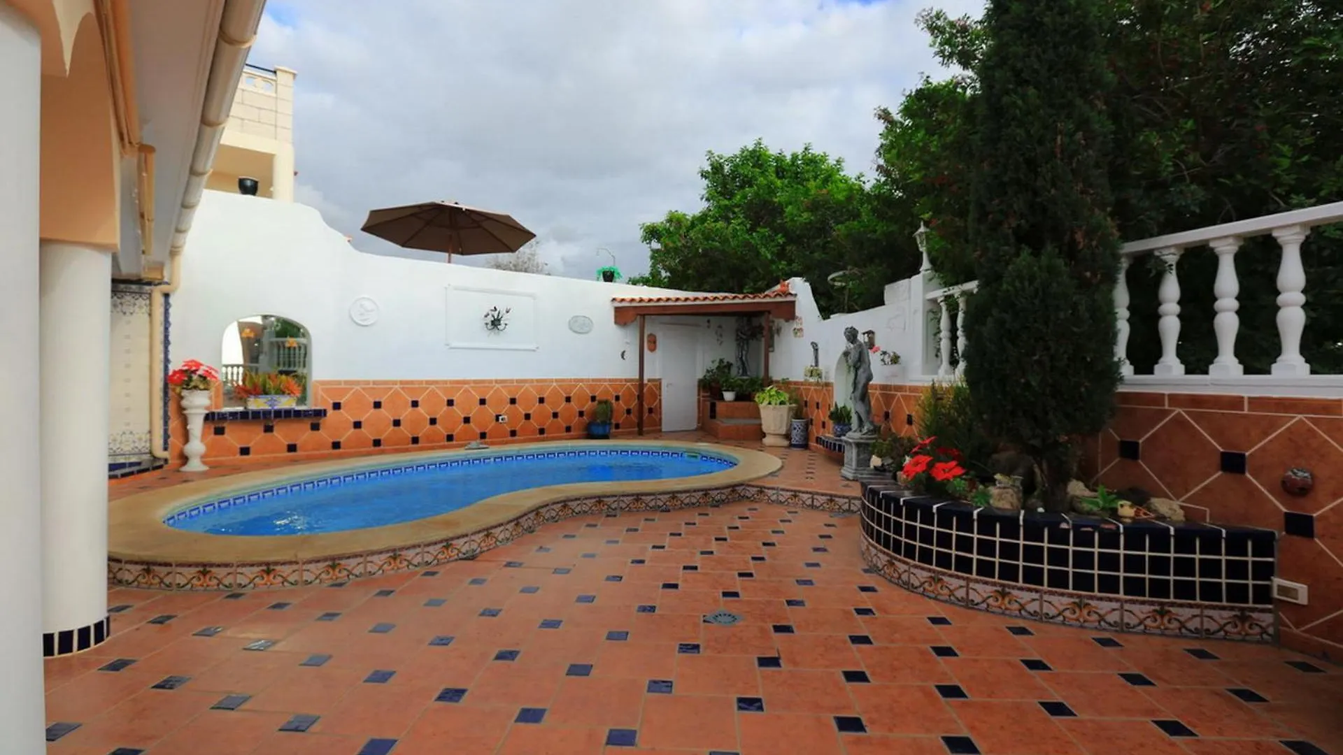 Luxurious Violet Villa Costa Adeje   Costa Adeje (Tenerife)