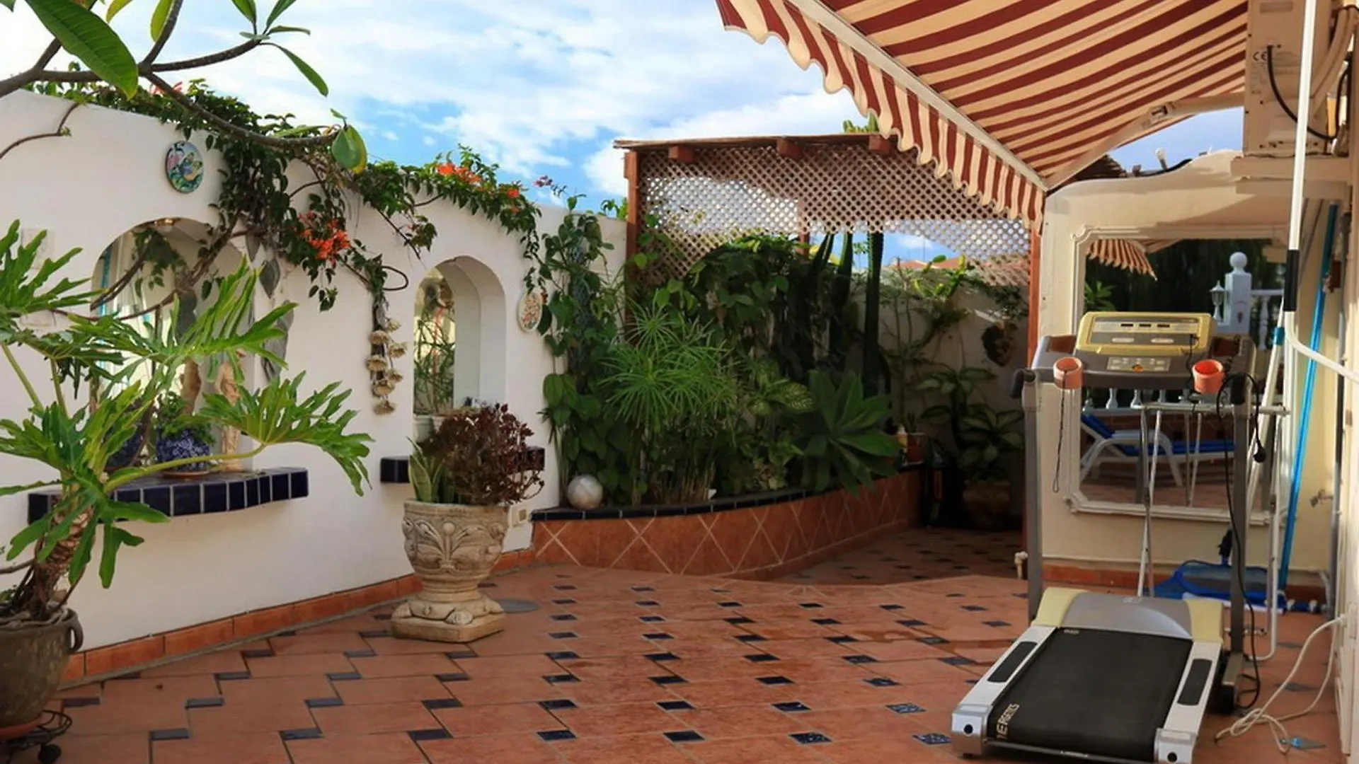 Luxurious Violet Villa Costa Adeje